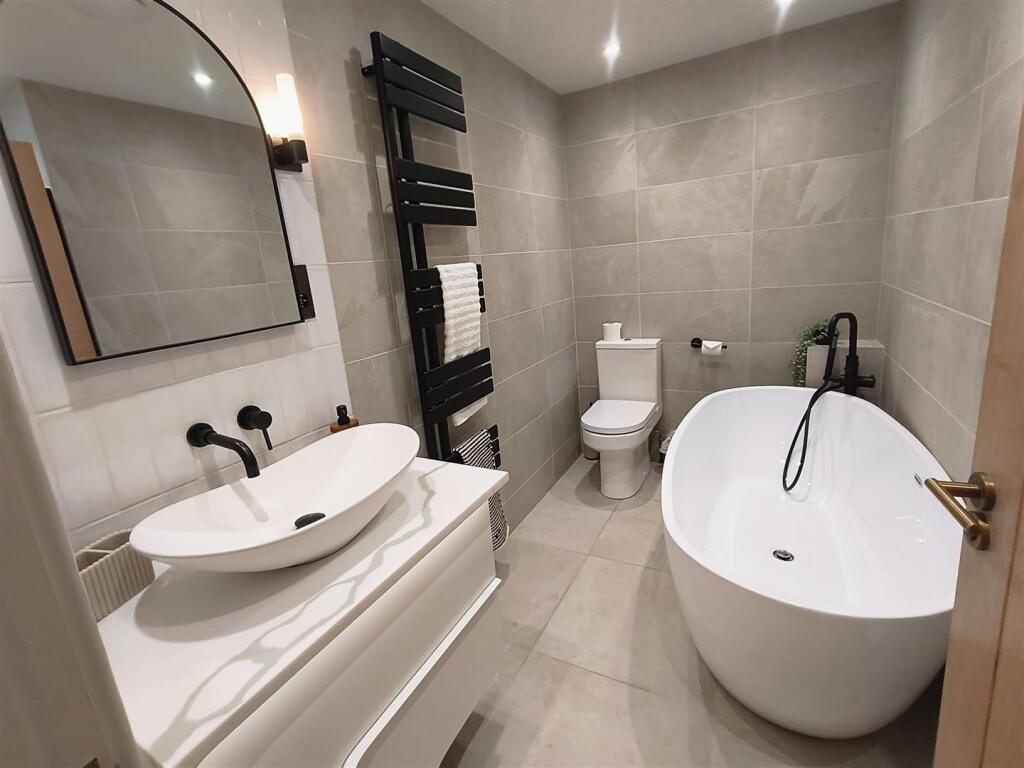 family bathroom.jpg