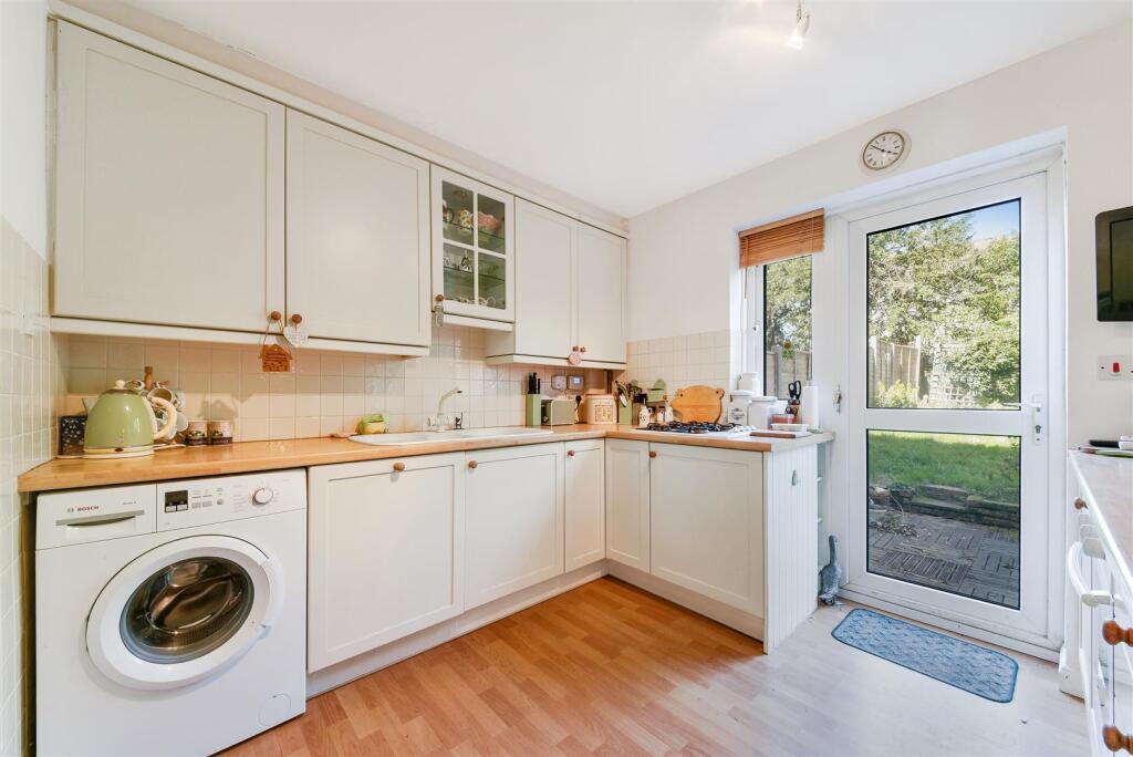 GALE CRESCENT, 6 (18).jpg