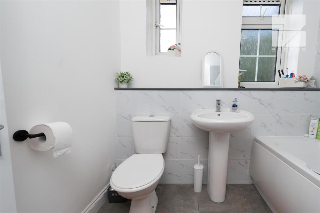 17 Manor Farm Drive_0012.jpg