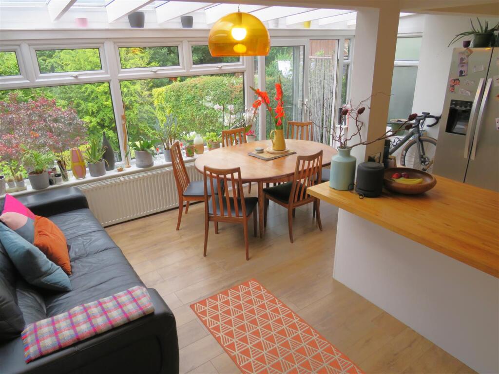 Dining area.JPG