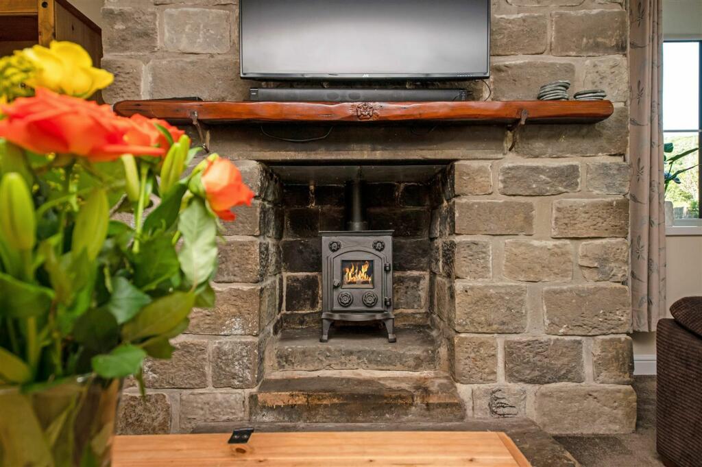 LOUNGE FIRE PLACE.jpg