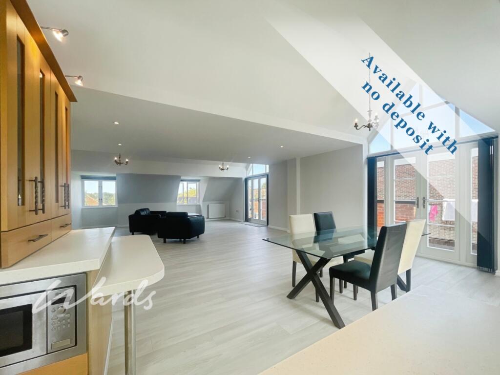 Lounge/Dining Area
