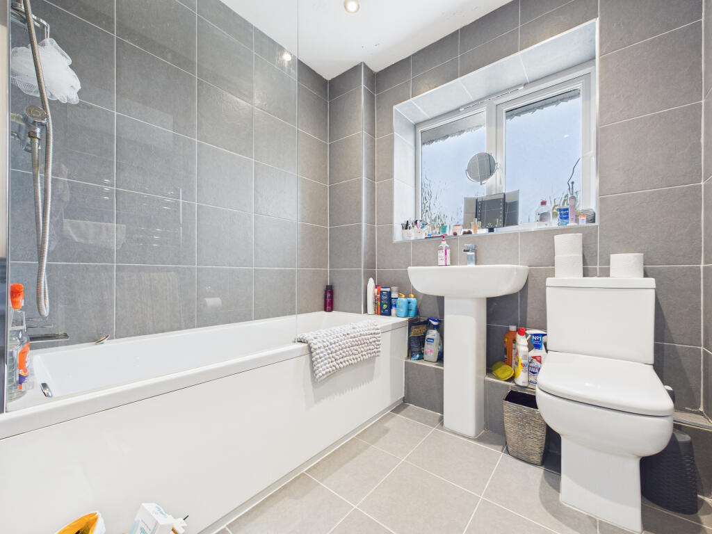 CAM01354G0-PR0601-STILL031