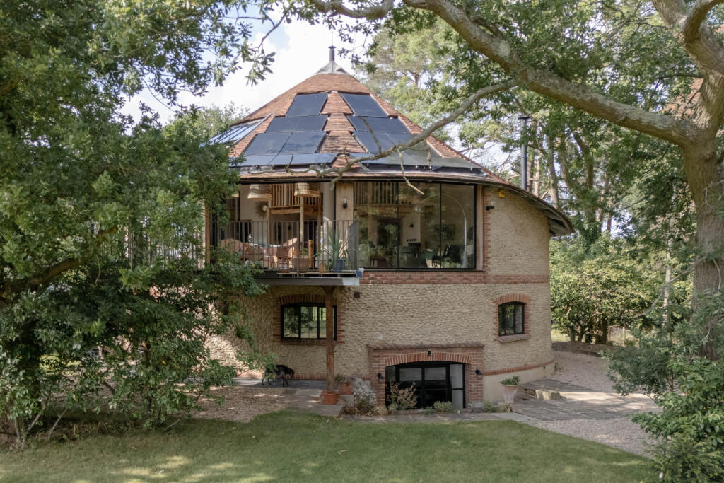 298424 - The Roundhouse, Park Lane, Old Knebwor...