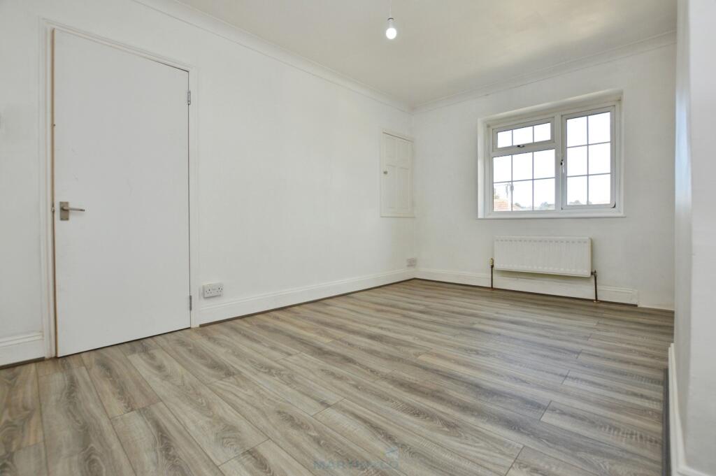 pbox-bedroom-328429.JPG