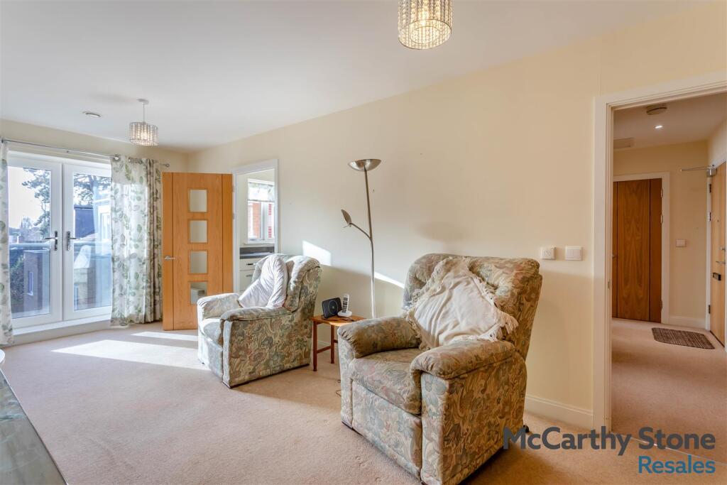 8634307-interior10.jpg