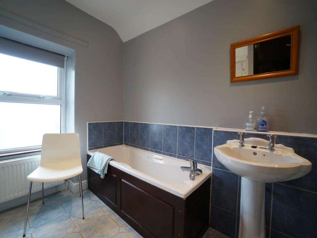 Bathroom 2.3.JPG