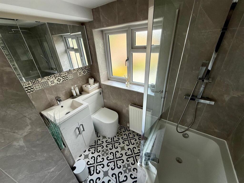 WR26 Shower.jpg