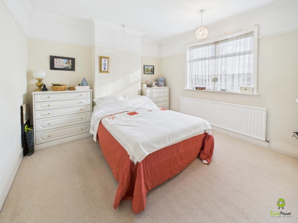 Presented by Clinton at EweMove Bexleyheath and Da