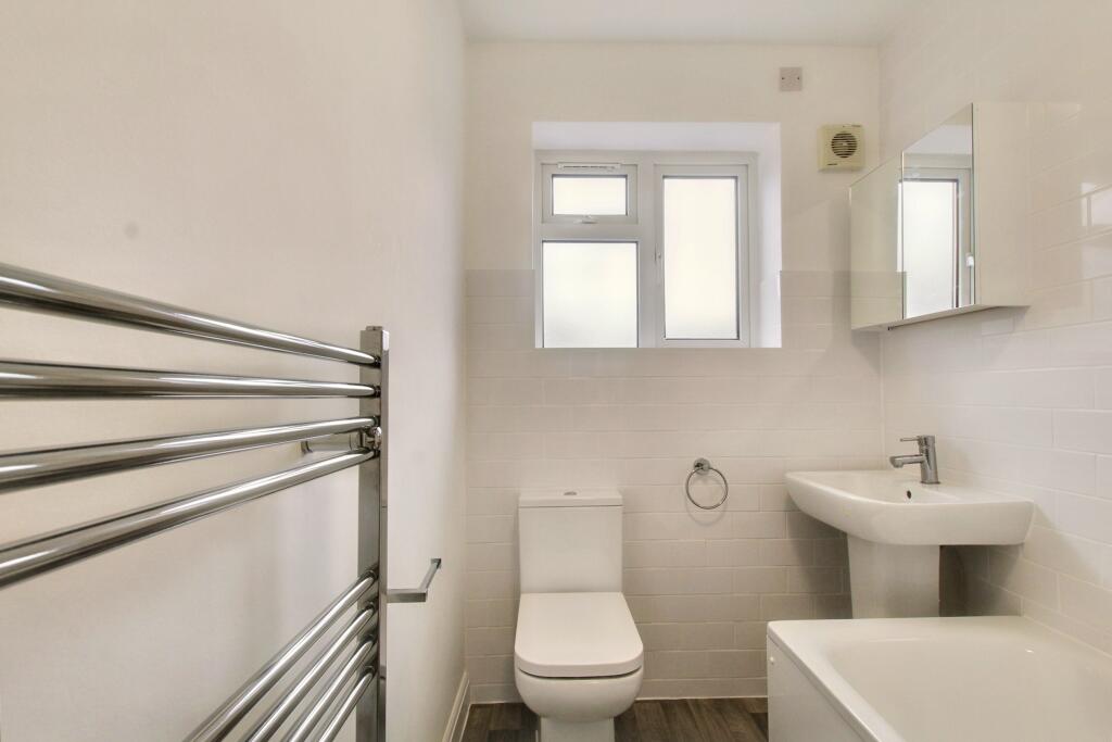 8.bathroom.jpg