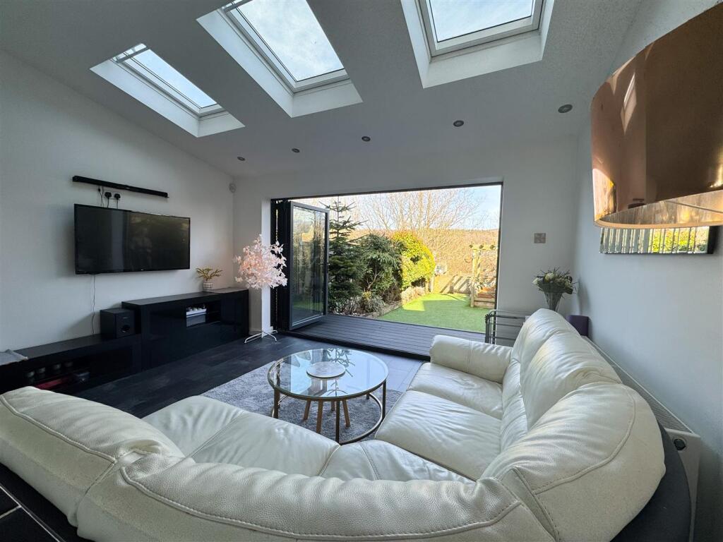 OPEN PLAN DINING KITCHEN LOUNGE