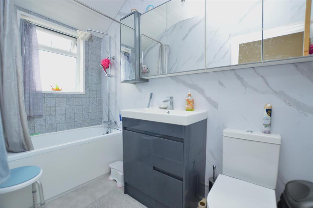 53 Hounslow Avenue bathroom.JPG