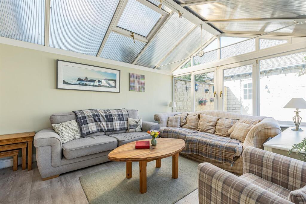 Conservatory - Family Room 4.jpg