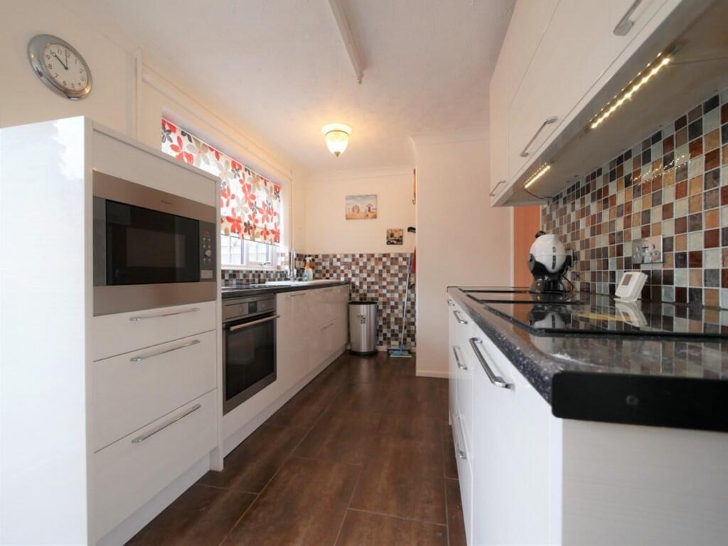 KITCHEN BREAKFAST...