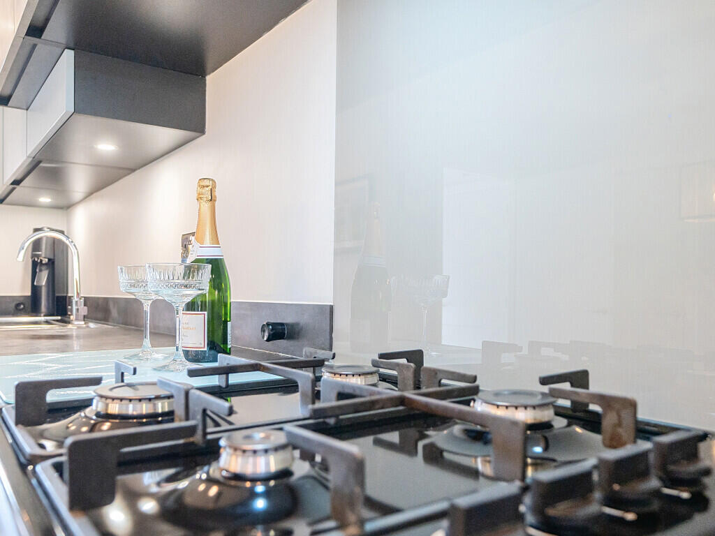 1345741-6-68b0251...