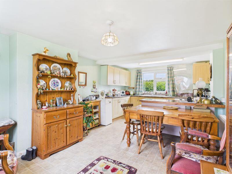 Kitchen/Dining area
