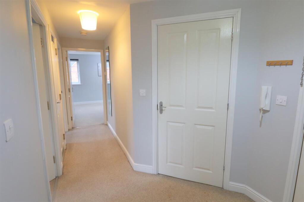 Hallway.JPG