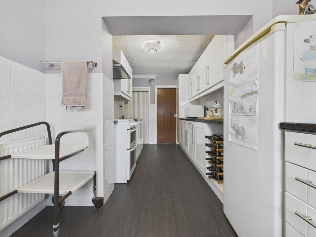 CAM04273G0-PR0185...