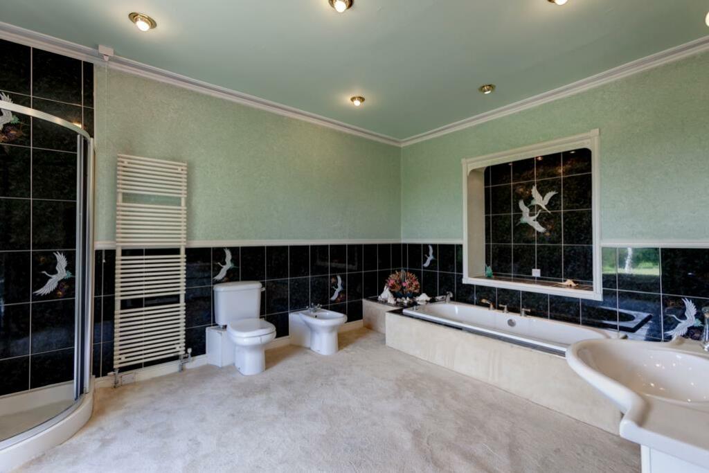 Master En-Suite
