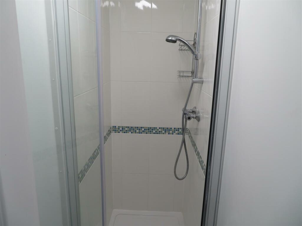 1 Edmund Road Shower.JPG