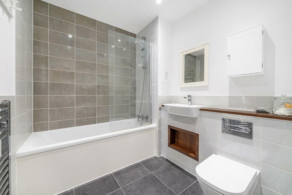 Bathroom.JPG