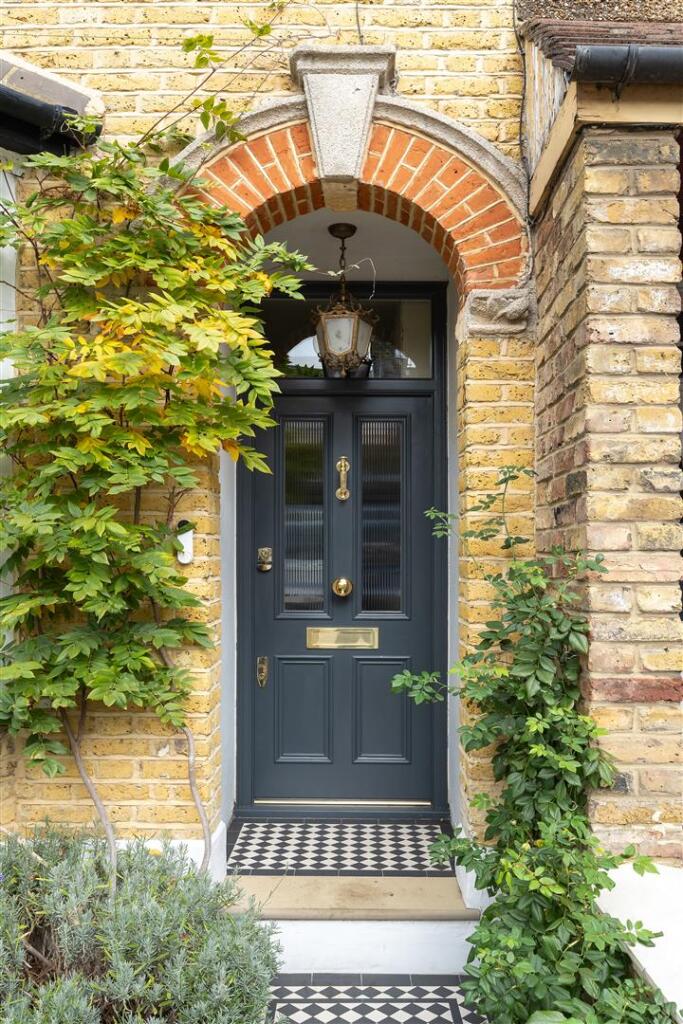 Cheneys Road, E11