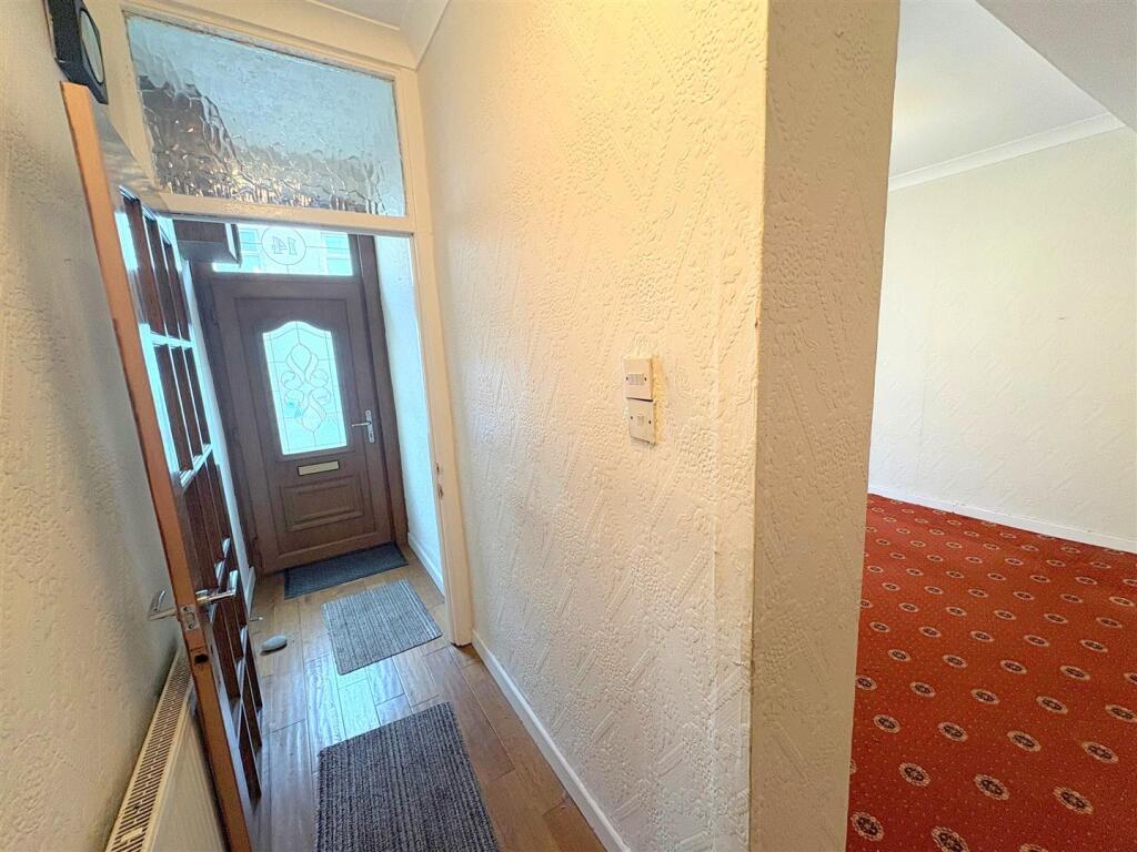 Hallway b.jpg