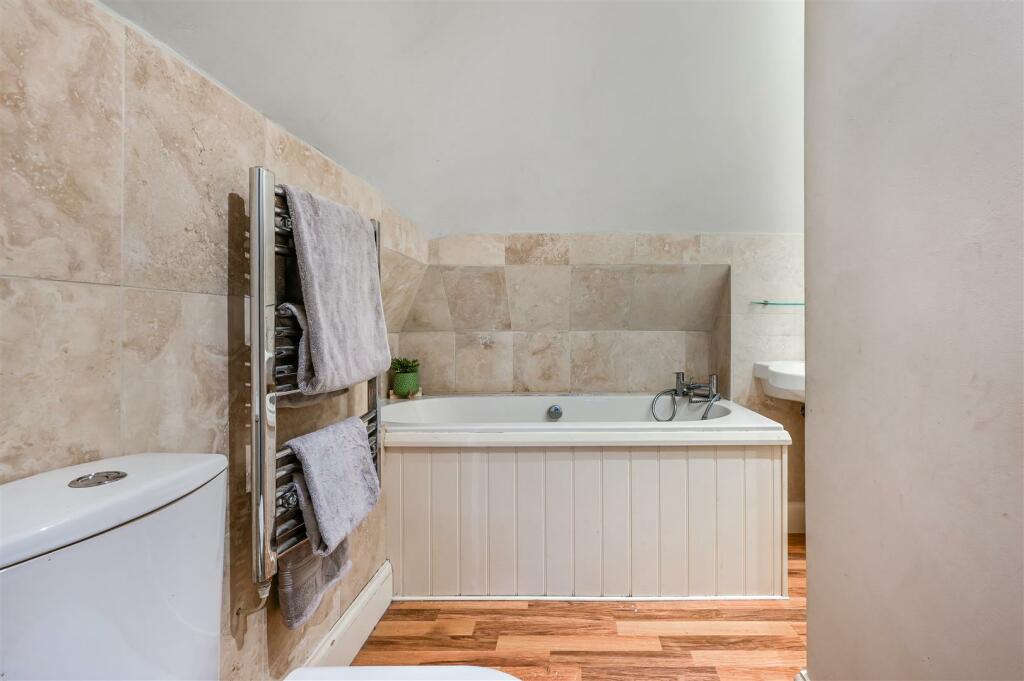 THE GREEN, 16-19.jpg