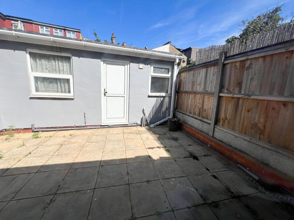 Belmont Park Rd E10