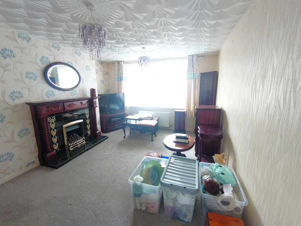 Living Room a.JPG