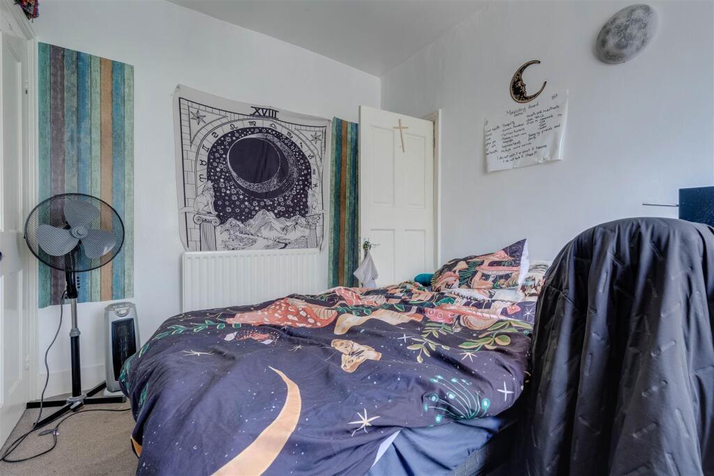 12. Bed 3 Ang 2.jpg