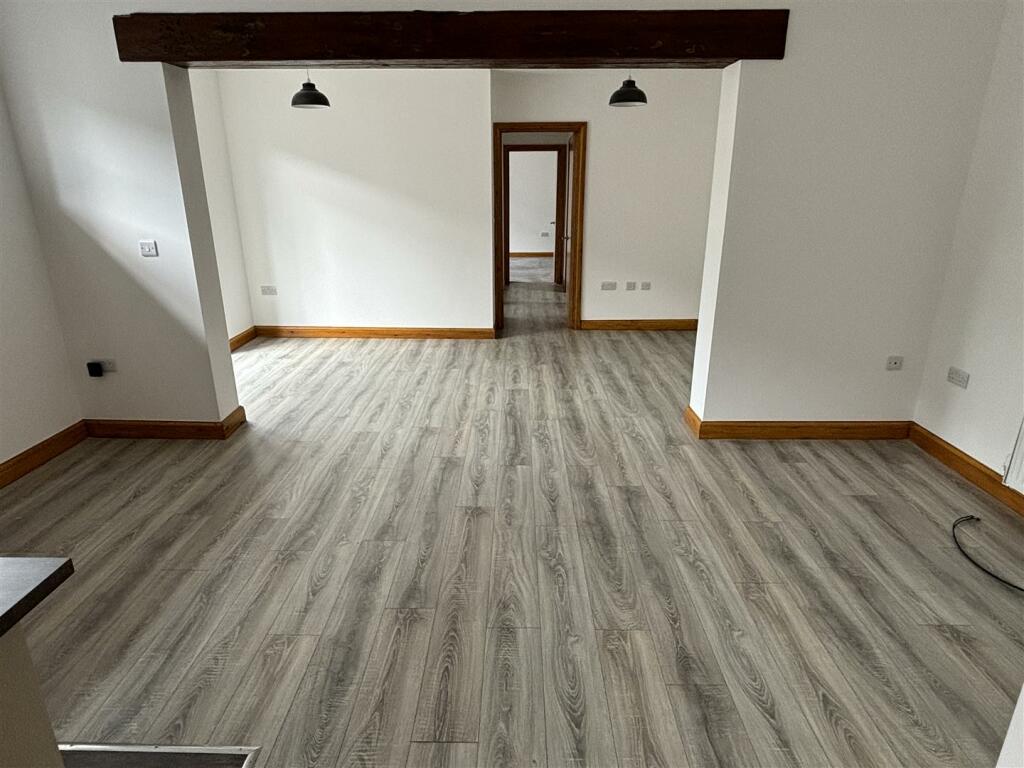 Open plan lounge/dining room