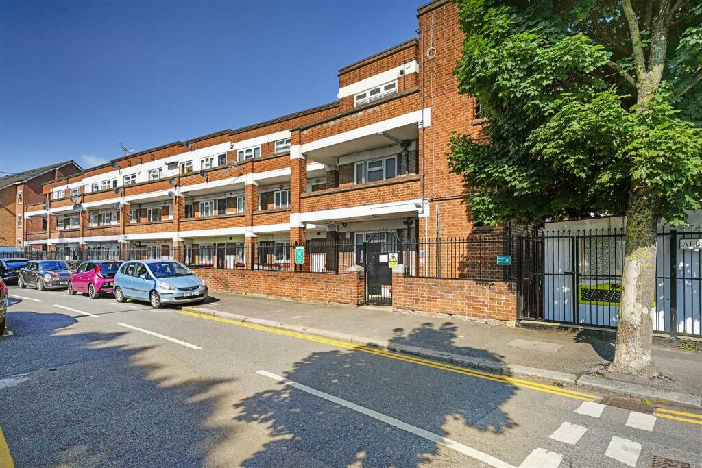 Albany Road E10