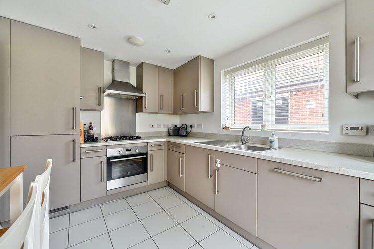 1298564 9 6835987779baa.nef