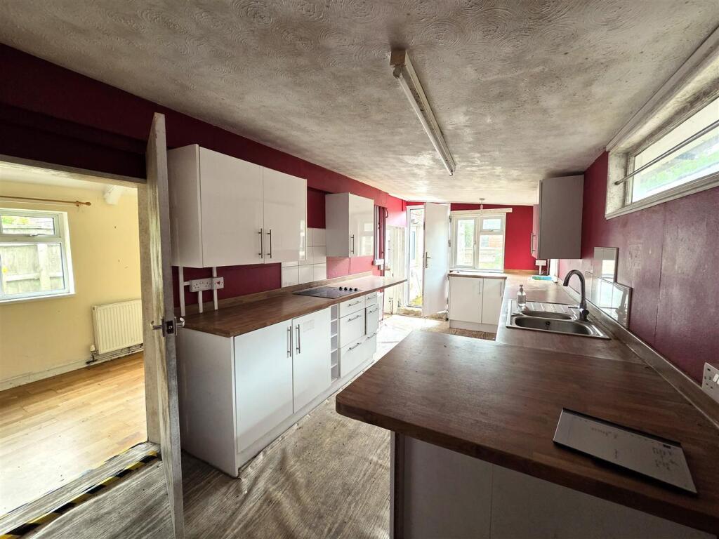 Bradenstoke - Manse Kitchen.jpg