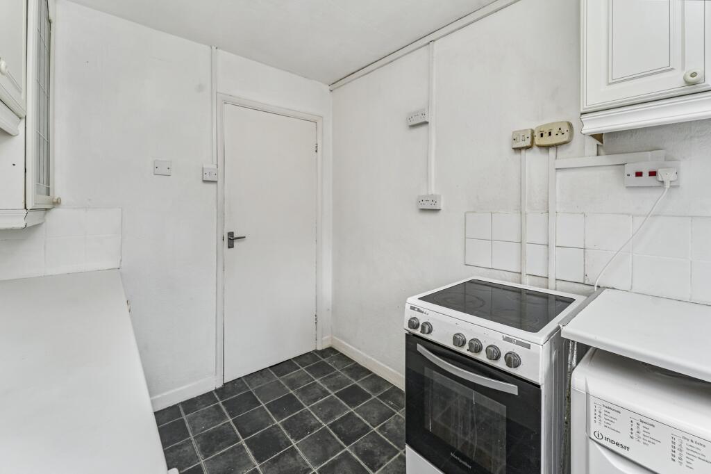 Flat 11, Lyndon House, 2 Conifer Drive, Birmingham B31 2HX