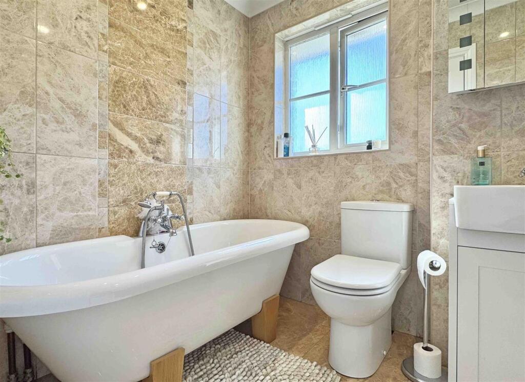 Bathroom.jpg