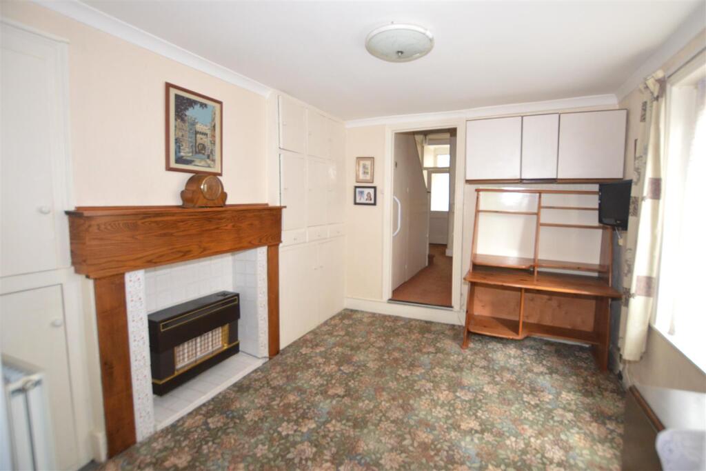 15 Maswell Park Crescent breakfast room 2.JPG