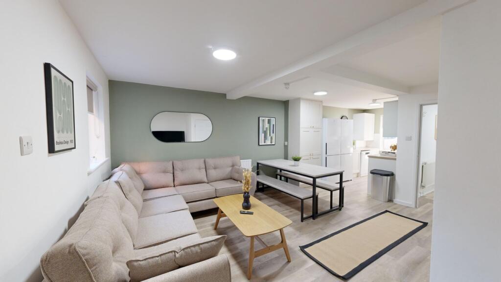8a, Gamble Street NG74EY