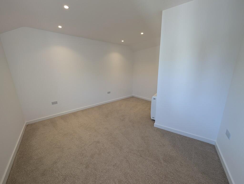 PXL_20251006_1402...