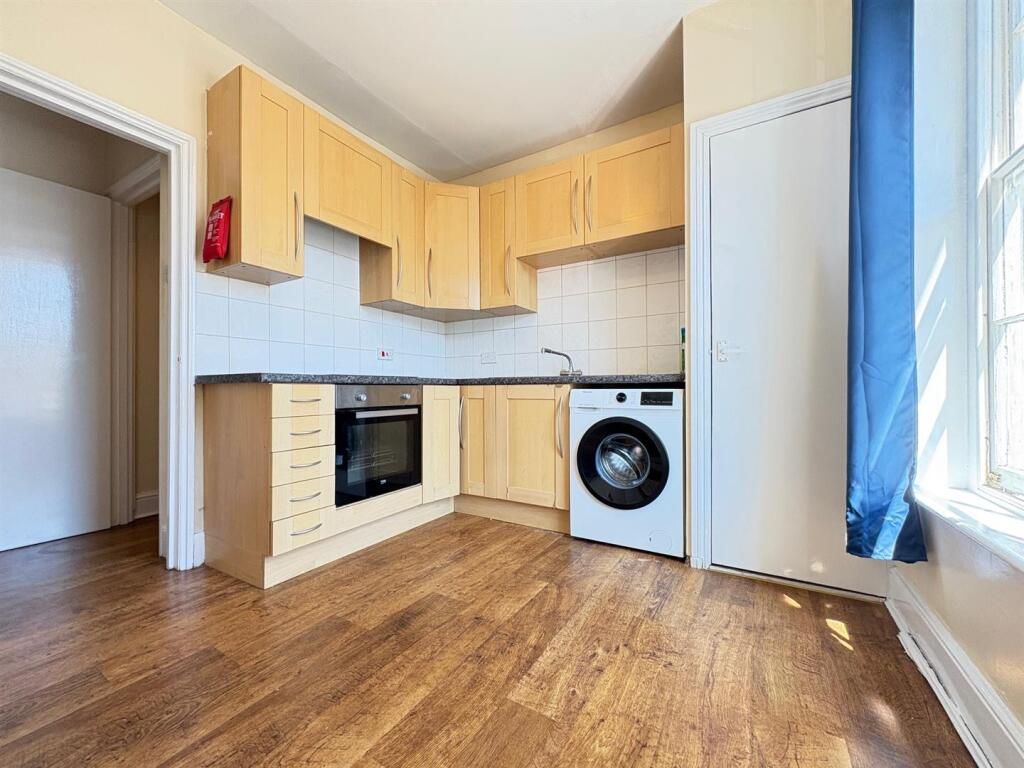 Kitchen2.jpg