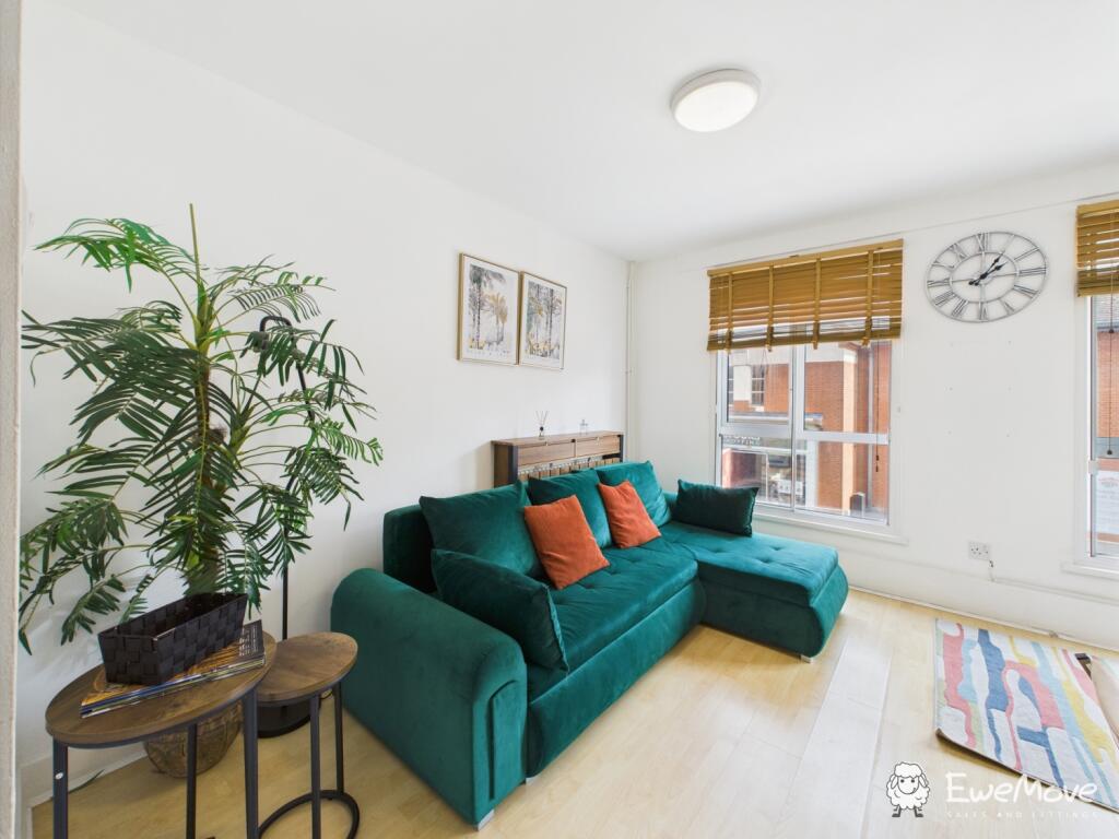 CAM02877G0-PR0093-STILL006