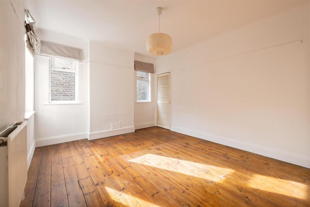 Bisterne Avenue, E17