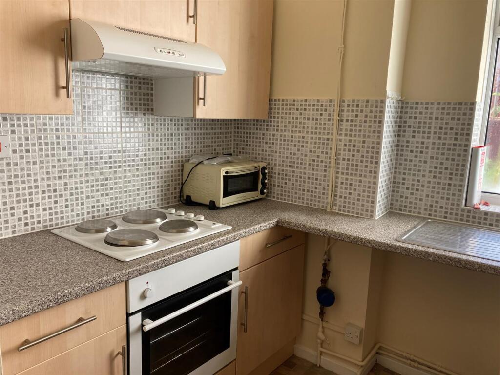 Flat 1, 8 Park Road - kitchen.jpg