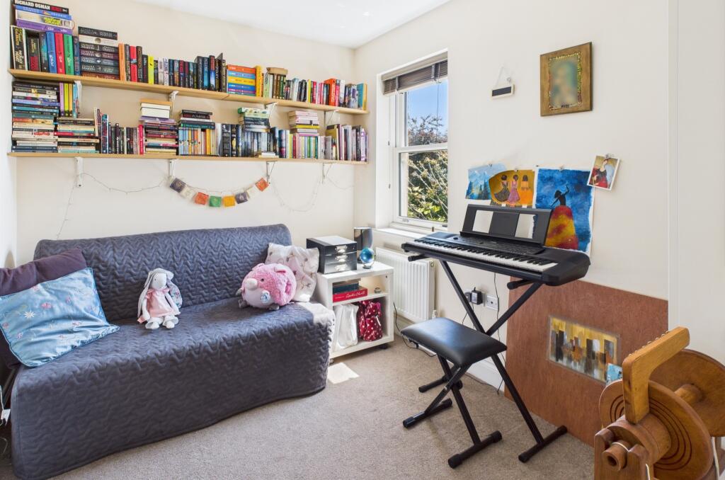 CAM02519G0-PR0278-STILL008