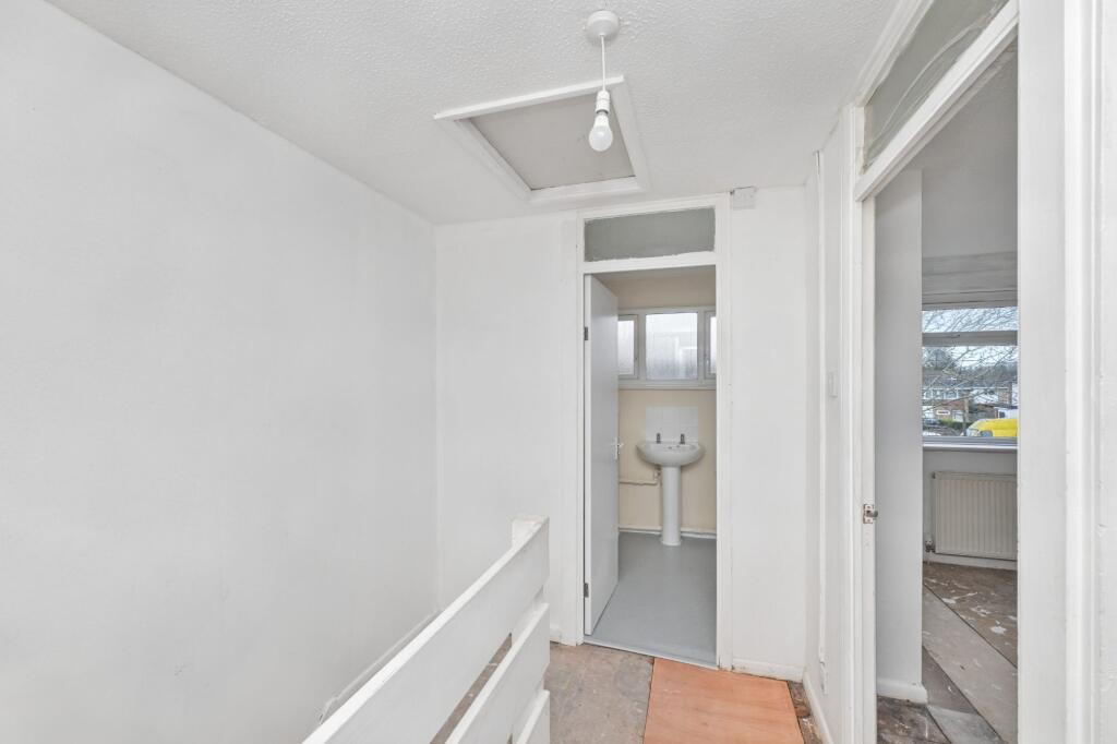 24 Milton Dene, Hemel Hempstead, HP2 7PE