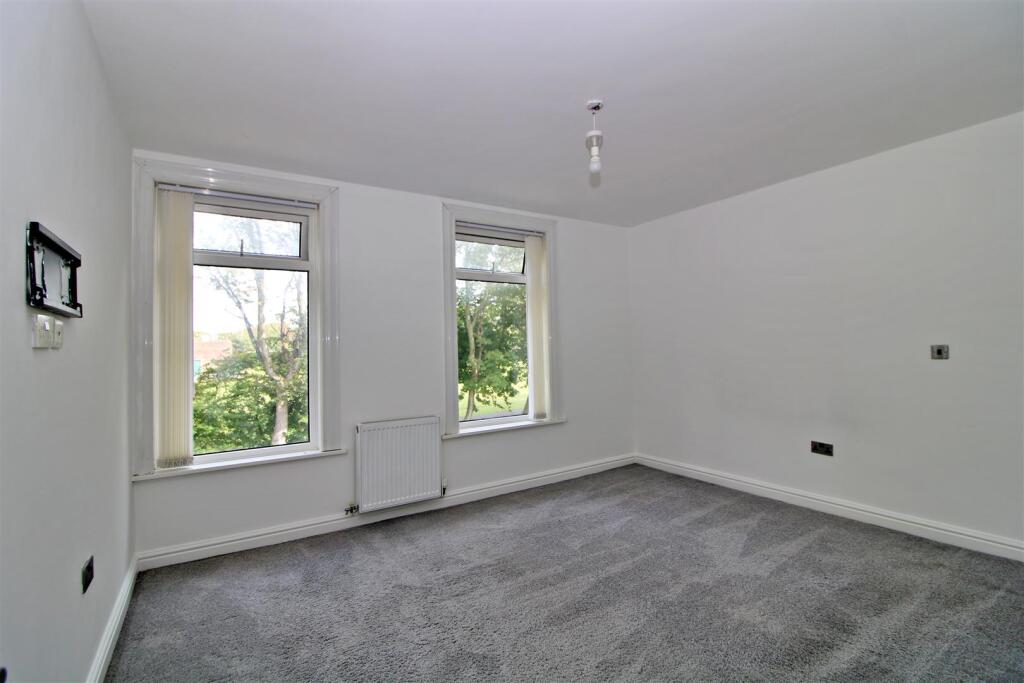 Bedroom 1.JPG
