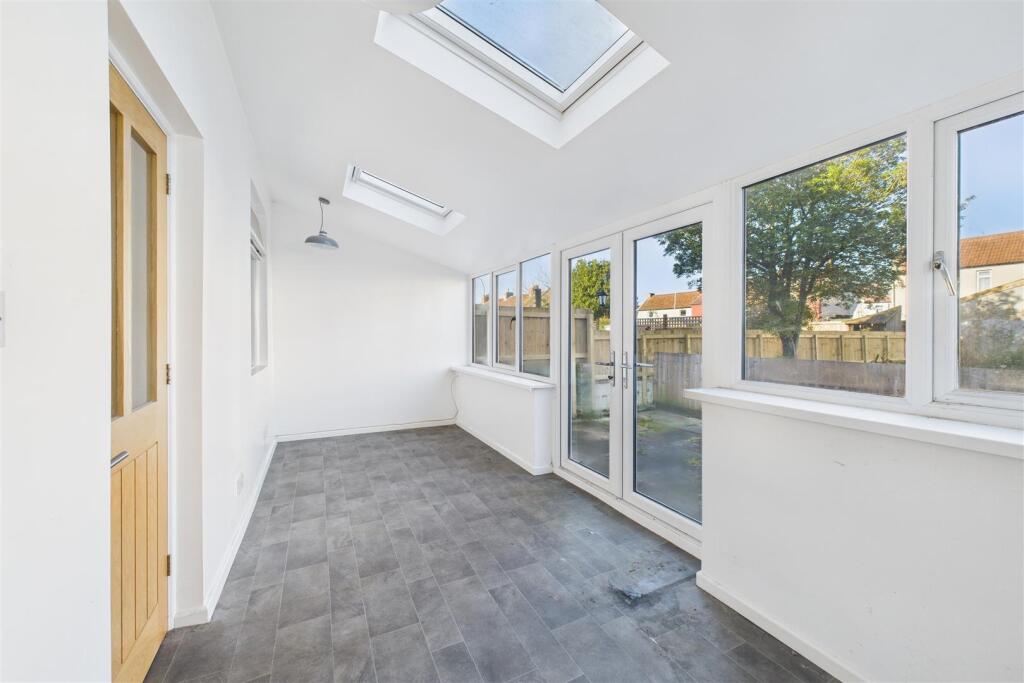 17 Pembroke Avenue, Shirehampton, Bristol BS11 9SJ