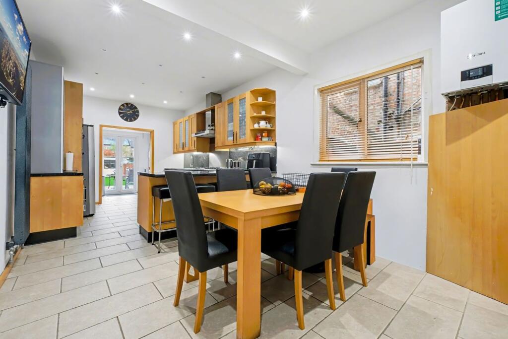Colchester Road E10