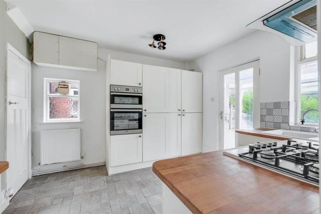 Kitchen_2.jpeg